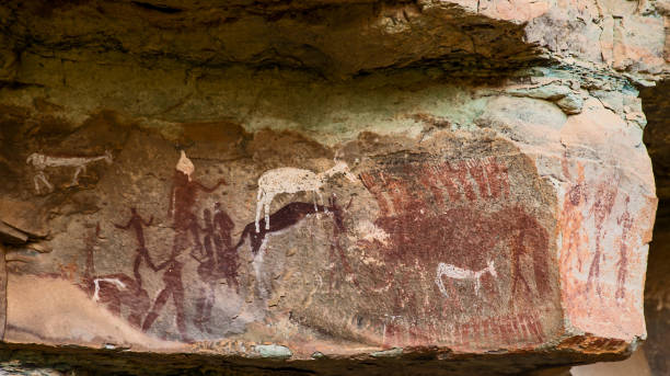 바위 예술 12 - cave painting rock africa bushmen 뉴스 사진 이미지