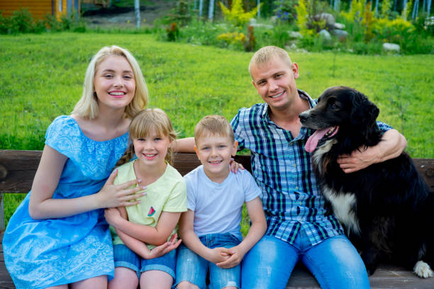 istock Family picnic with a dog 899133774