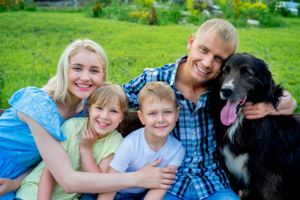 istock Family picnic with a dog 899134308