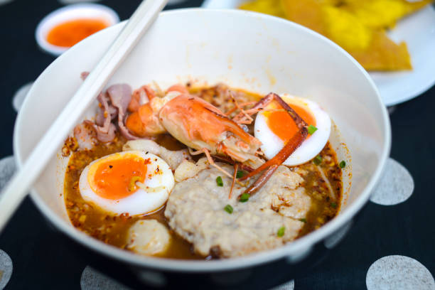 istock Soft focus on Hot and spicy Thai Noodle soup (Tom Yum). 899137804