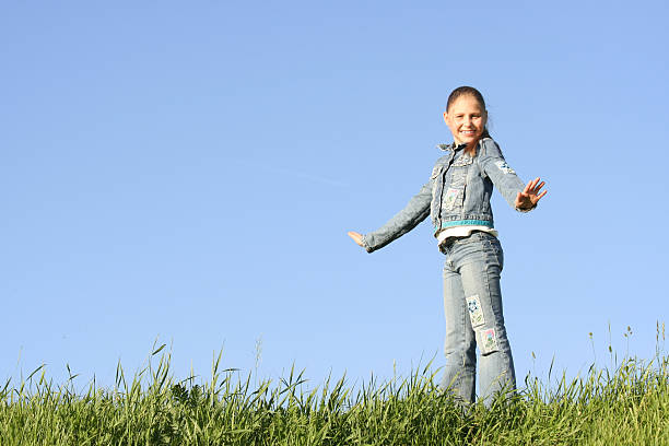 istock girl on the grass 89914318
