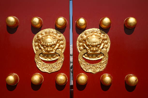 świątynia nieba's wejście w pekinie, chiny - beijing temple of heaven temple door zdjęcia i obrazy z banku zdjęć