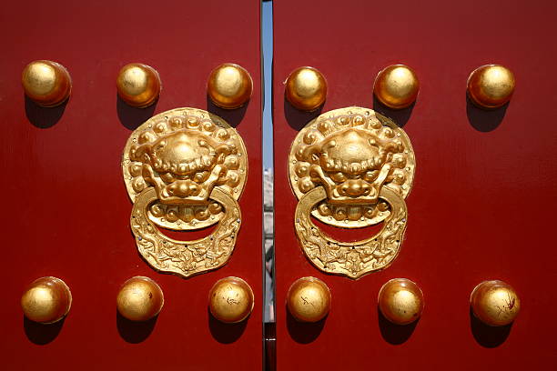 храм неба вход в пекин, китай - beijing temple of heaven temple door стоковые фото и изображения
