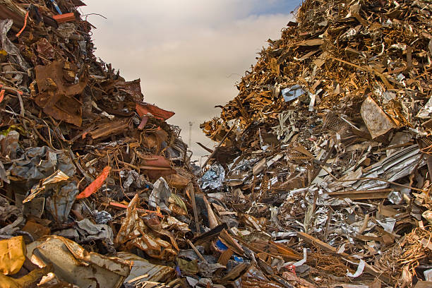 istock Giant pile of scrap 89917055