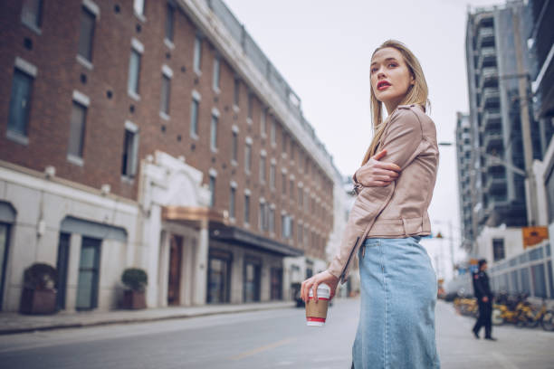 istock Girl on coffee break 899172294