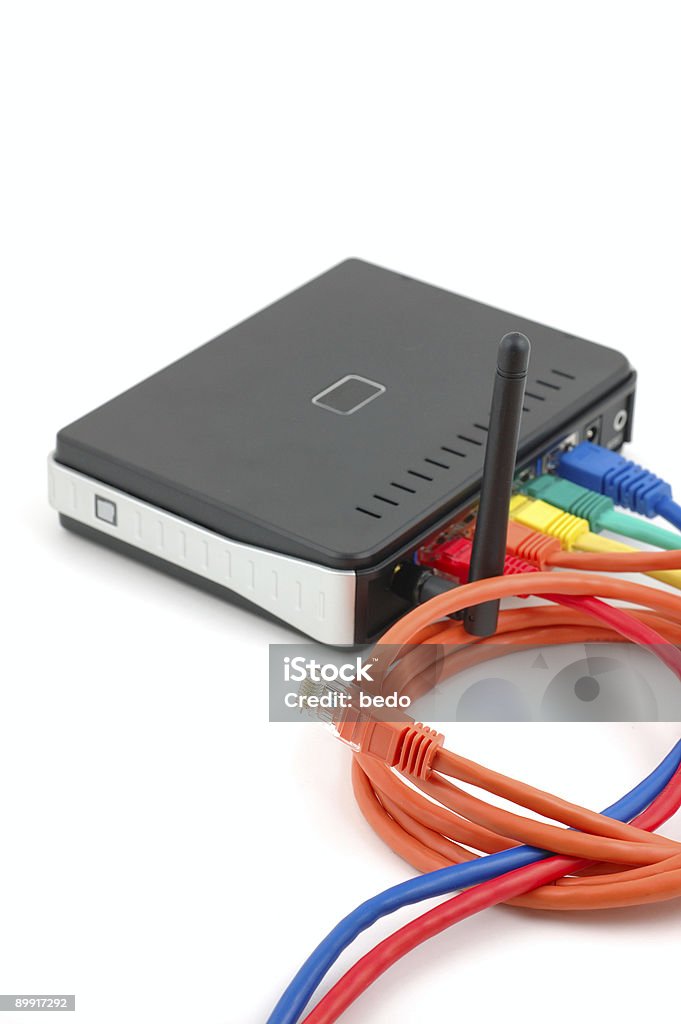 Cables y router inalámbrico - Foto de stock de Aislado libre de derechos