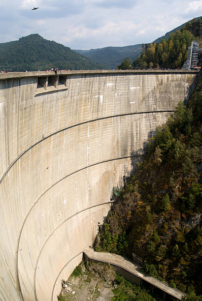 istock The Vidraru dam 89919283