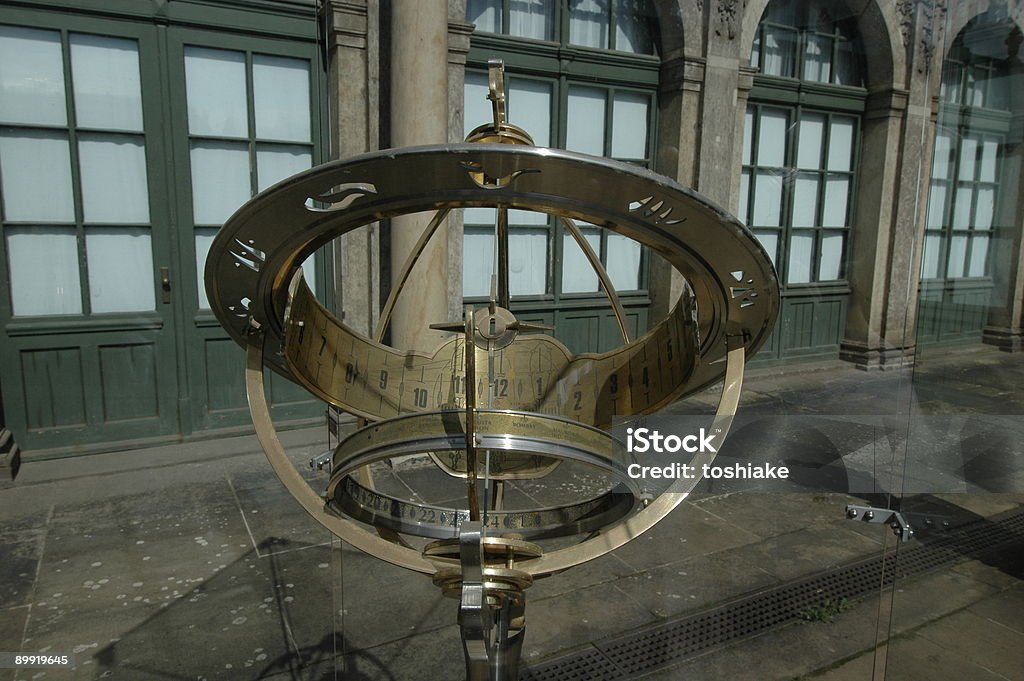 Antyczny Zegar słoneczny na wyświetlanie w Zwinger, Dresden - Zbiór zdjęć royalty-free (Muzeum)