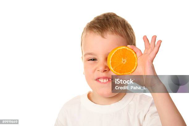 Criança Com Laranja - Fotografias de stock e mais imagens de Comer - Comer, Criança, Fatia