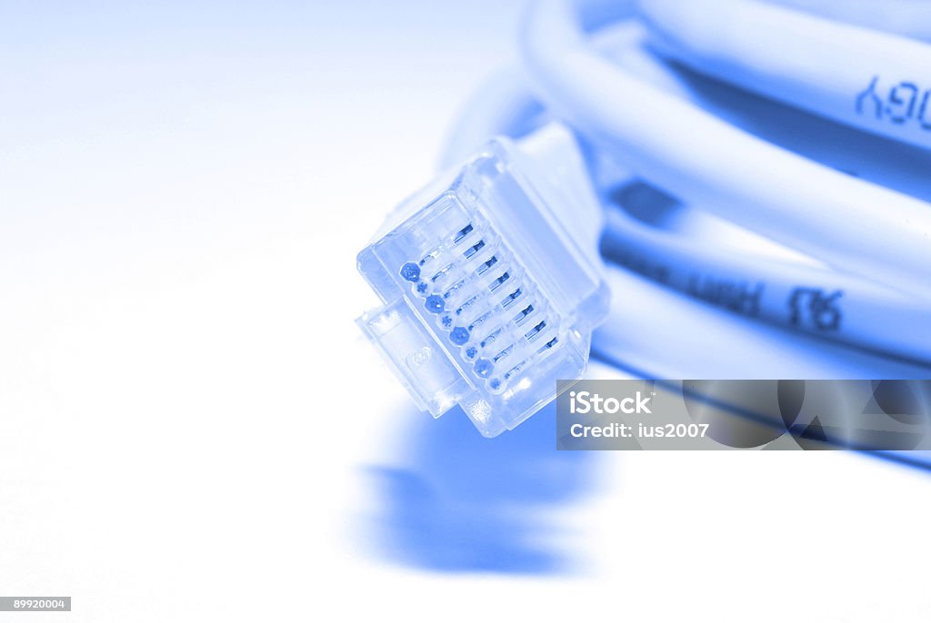 Grande plano de UTP com conector do cabo com frio foto filtro. - Royalty-free Azul Foto de stock