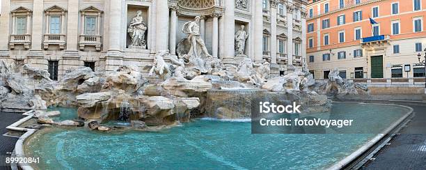 Fontana Di Trevi Roma - Fotografie stock e altre immagini di Fontana di Trevi - Fontana di Trevi, Acqua, Alba - Crepuscolo