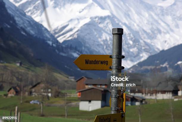 Wanderweg - Fotografias de stock e mais imagens de Alpes Europeus - Alpes Europeus, Alpes suíços, Ao Ar Livre