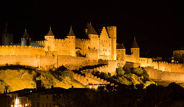 Carcassone por la noche - foto de stock