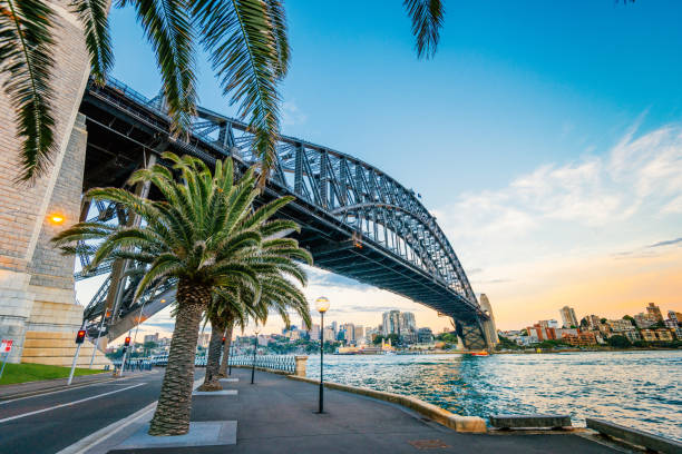 berühmte reiseziel für viele reisende ist sydney, australien - australian culture scenics australia panoramic stock-fotos und bilder