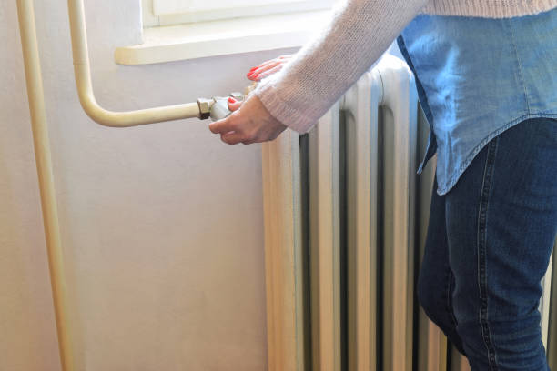 istock Setting up the right temperature with valve knob - Winter time in a warm central heated room 899238086