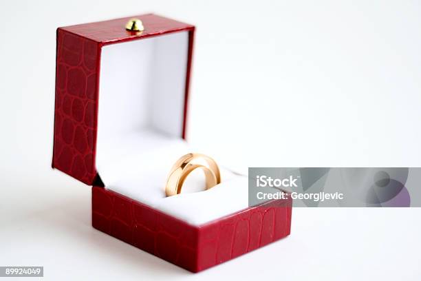두 개의 결혼 반지 In Jewelery 이메일함 결혼 의식에 대한 스톡 사진 및 기타 이미지 - 결혼 의식, 결혼식, 금-금속