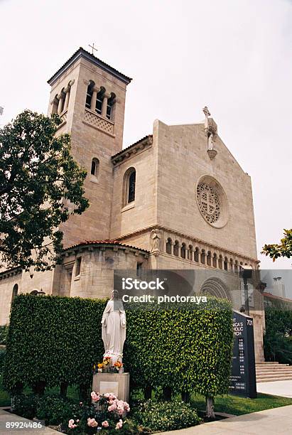 Photo libre de droit de Église St Monica À Santa Monica En Californie banque d'images et plus d'images libres de droit de Cathédrale - Cathédrale, Santa Monica, Église