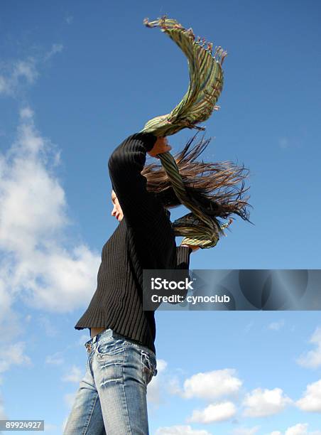 Adolescente En El Viento Foto de stock y más banco de imágenes de Adolescencia - Adolescencia, Adolescente, Adulto