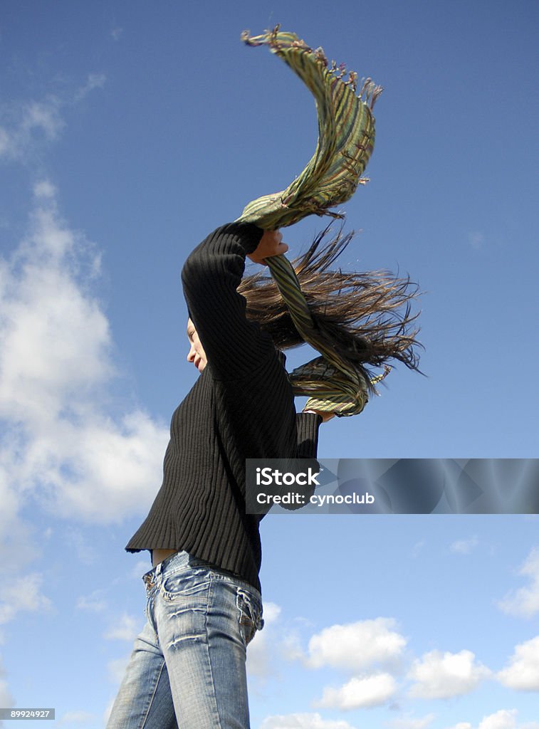 Adolescente nel vento - Foto stock royalty-free di Abbigliamento casual