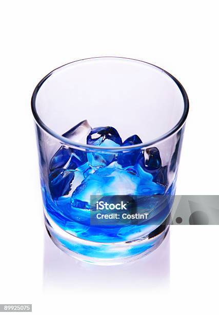 Голубой Полного Напиток — стоковые фотографии и другие картинки Алкоголь - напиток - Алкоголь - напиток, Без людей, Белый фон