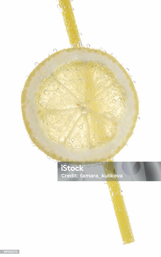 レモンのミネラルウォーター - カラー画像のロイヤリティフリーストックフォト