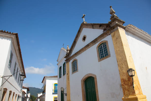istock Old buildings in Paraty 899255732