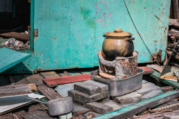istock Old chinese cooking pot 899274578
