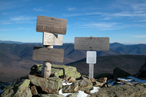 DSLR picture of the Mount Lafayette sign at the mountain summit of the Franconia Ridge hiking trail. 