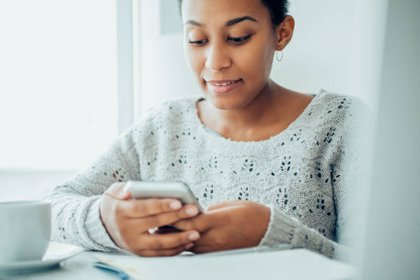 istock Smiling businesswoman using wi-fi on smartphone_tone 899288654