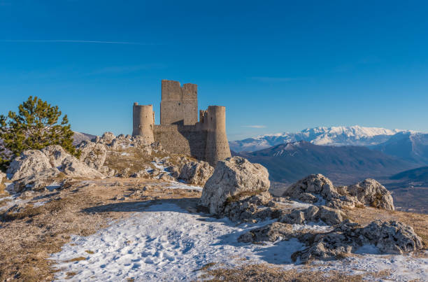 istock Rocca Calascio (Italy) - Abruzzo region 899292608