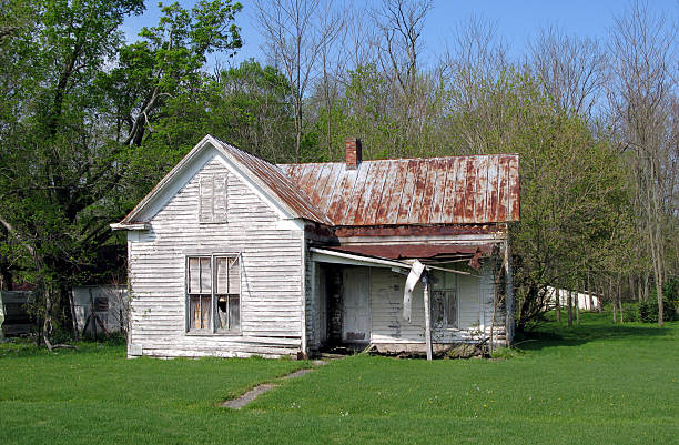 run-shack - house abandoned run down broken stock-fotos und bilder