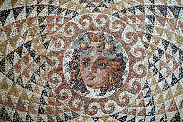 roman mosaico localizado na antiga corinto, grécia - mosaic greek culture mythology ancient - fotografias e filmes do acervo