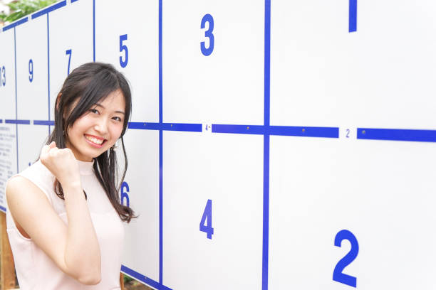 istock Young woman going to voting 899297172