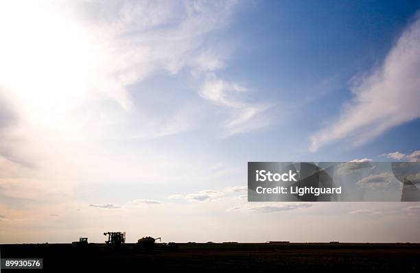La Agricultura Silueta Foto de stock y más banco de imágenes de Campo - Tierra cultivada - Campo - Tierra cultivada, Saskatchewan, Agricultura