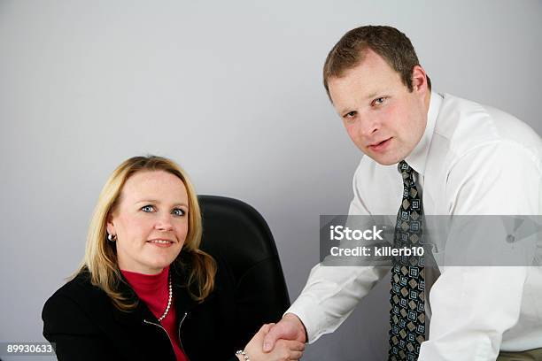 Colleghi Di Lavoro - Fotografie stock e altre immagini di Amministratore Delegato - Amministratore Delegato, Stringersi la mano, Due persone