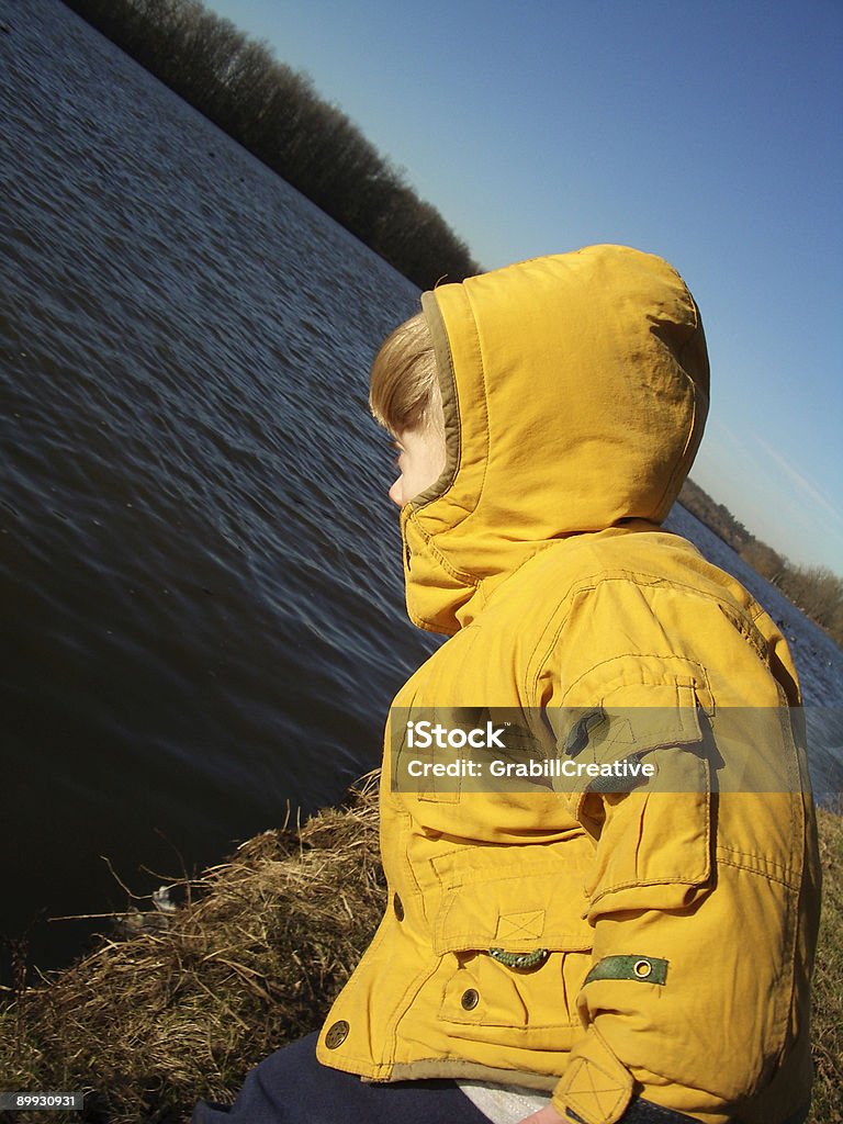 Малыш в воде Grand River Мичиган - Стоковые фото Безопасность роялти-фри