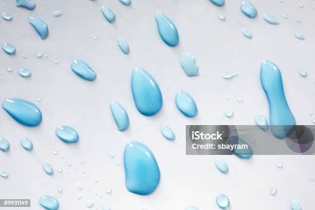 Gotas De Agua Foto de stock y más banco de imágenes de Abstracto - Abstracto, Agua, Azul