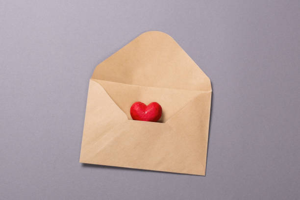 istock Envelope with love letter and hearts inside on a gray background 899311962
