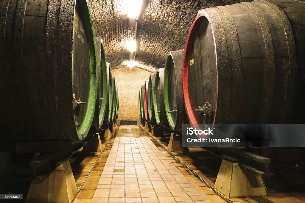 Botti di vino - Foto stock royalty-free di Azienda vinicola