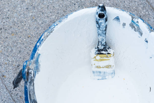 istock Paint brush in paint bucket covered in white paint. 899313168