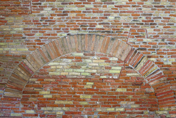 istock Old red brick wall with arch vintage texture background 899317904