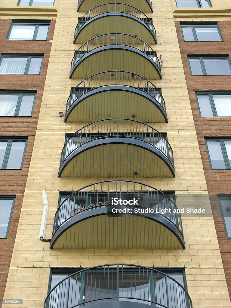 Balkon z nowoczesnym highrise Apartament - Zbiór zdjęć royalty-free (Architektura)
