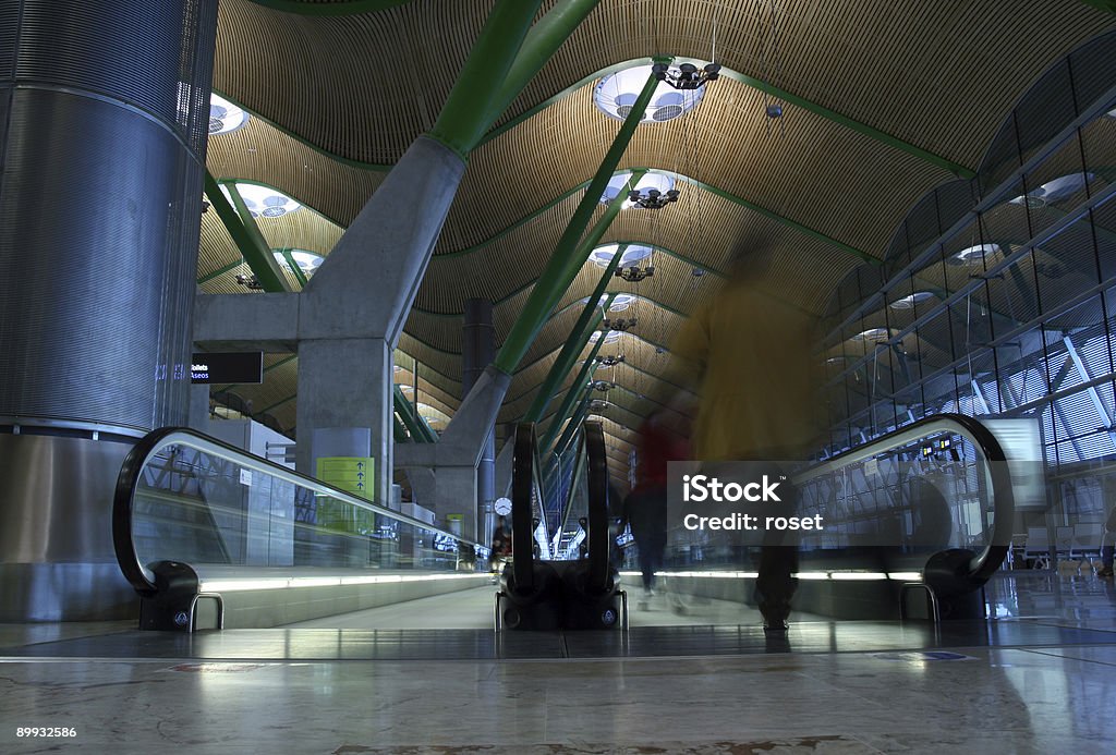 Prisa de los aviones en - Foto de stock de Aeropuerto libre de derechos