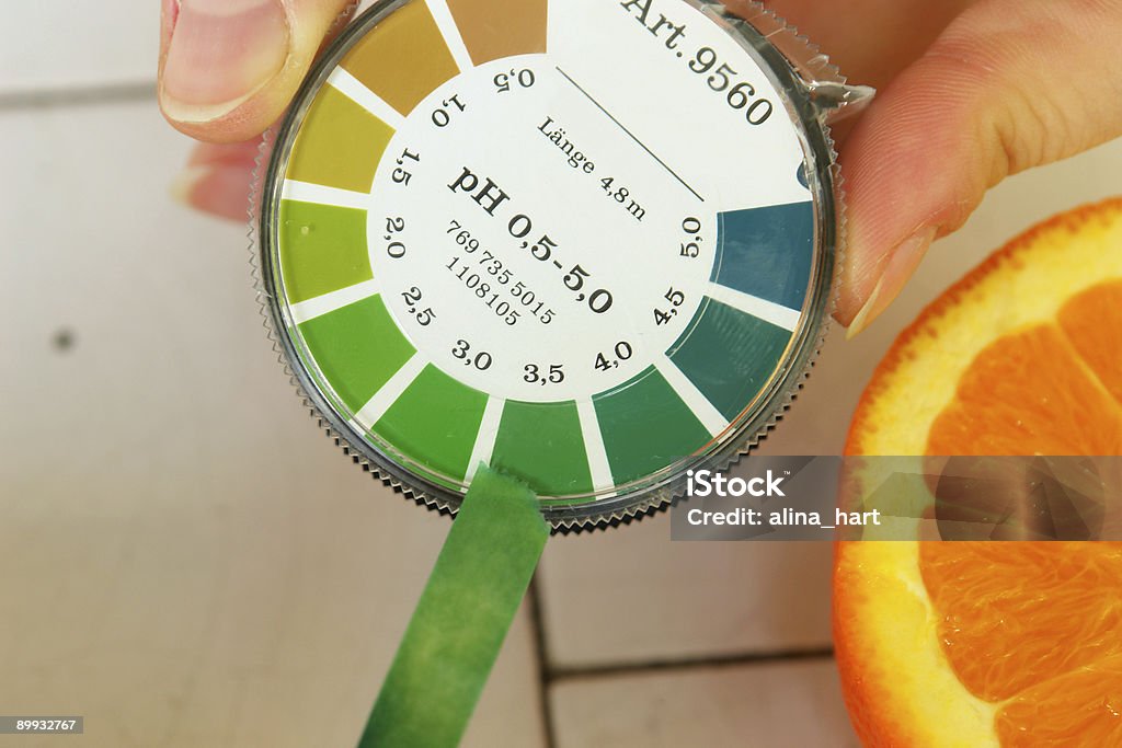 Fruta laranja determinação do valor de pH - Royalty-free Nível de pH Foto de stock