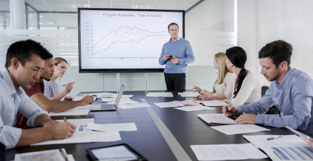 istock Man explaining financial report details to colleagues 899339092