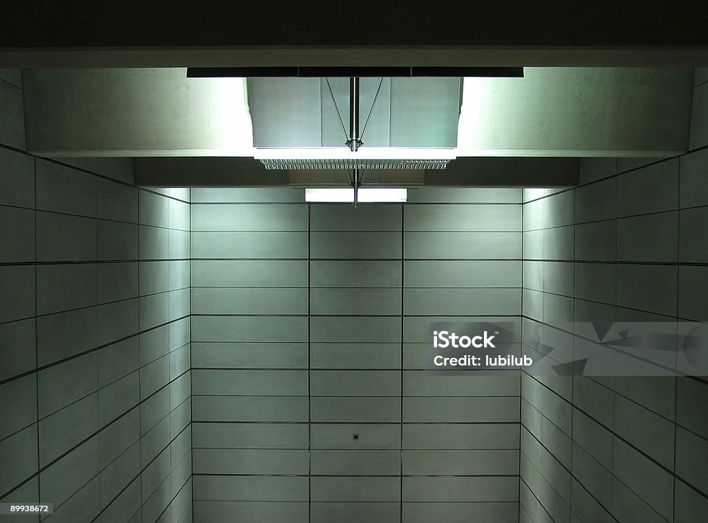 Habitación vacía-Detalle de la estación del metro - Foto de stock de Ausencia libre de derechos
