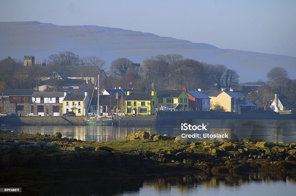 Kinvara, villaggio di pescatori irlandesi - Foto stock royalty-free di Acquitrino di torbiera