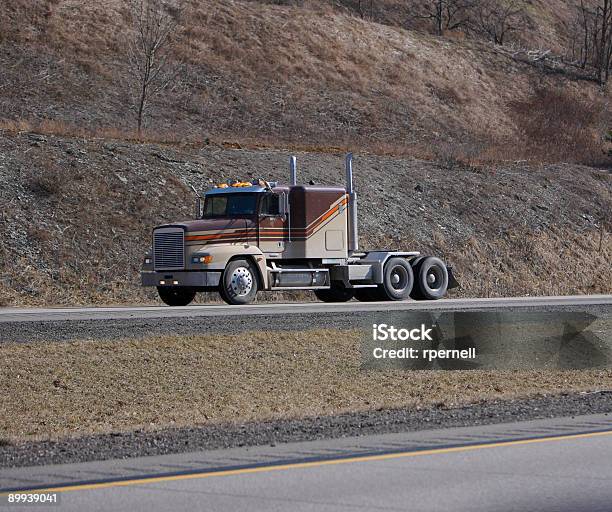 Braun Semitruck Stockfoto und mehr Bilder von Braun - Braun, Lastzug, Austauschen