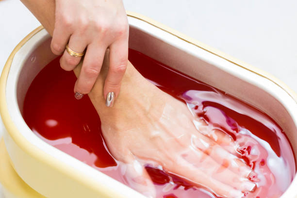 istock Process paraffin treatment of female hands 899392632