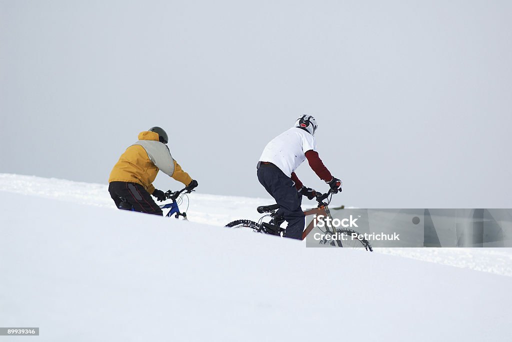 Ciclisti su neve - Foto stock royalty-free di Ambientazione esterna